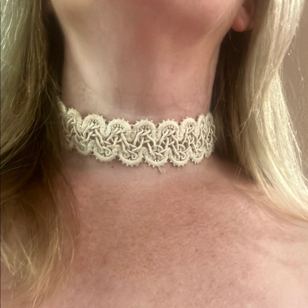 Elegant Cream Lace Choker Necklace